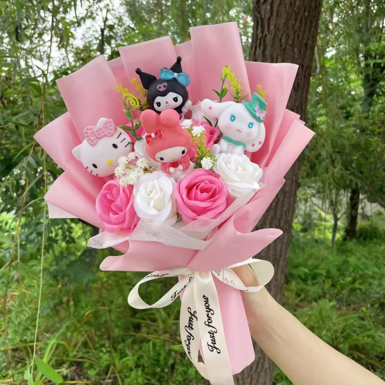 TwoCutesy™ Kawaii Kitty Cat Dolls With Artificial Flowers Bouquet