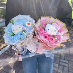 TwoCutesy™ Kawaii Kitty Cat Dolls With Artificial Flowers Bouquet