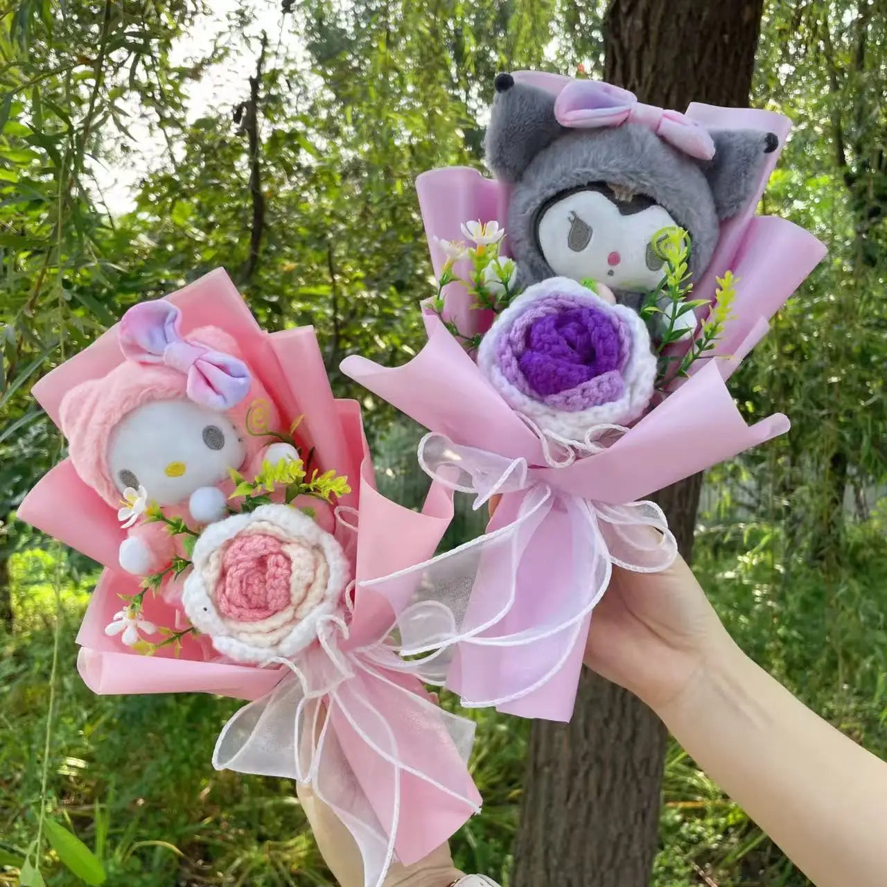 TwoCutesy™ Kawaii Kitty Cat Dolls With Artificial Flowers Bouquet