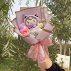 TwoCutesy™ Kawaii Kitty Cat Dolls With Artificial Flowers Bouquet