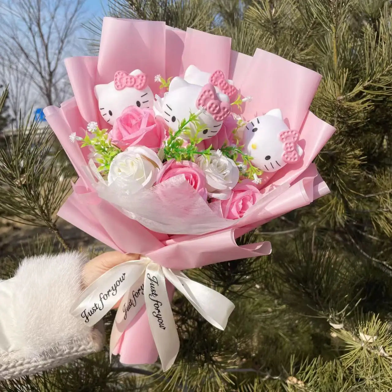 TwoCutesy™ Kawaii Kitty Cat Dolls With Artificial Flowers Bouquet