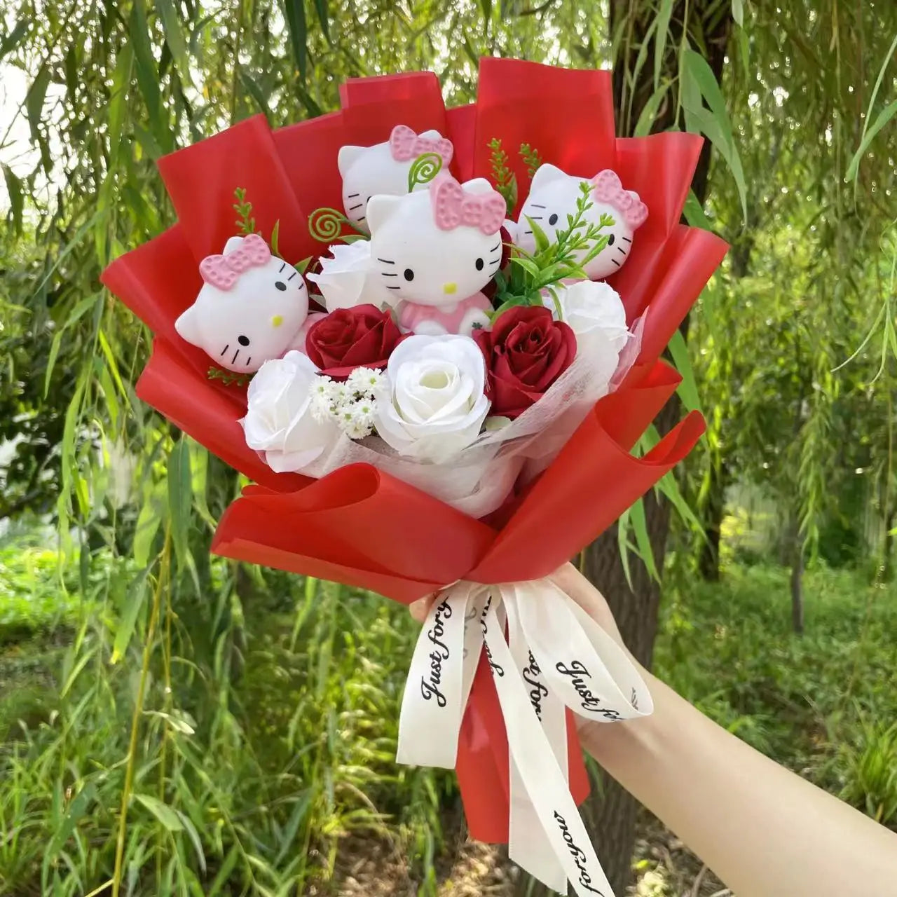 TwoCutesy™ Kawaii Kitty Cat Dolls With Artificial Flowers Bouquet